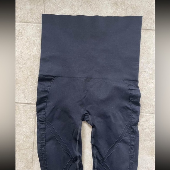 Mother Tucker By Belly Bandit Shapewear Active Capri Leggings Size L - Picture 4 of 4